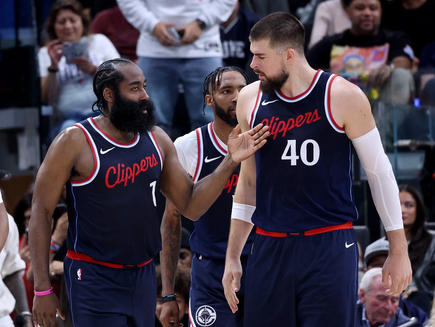 洛杉矶快船迎英超关键赛；今晚战术微调；球迷炸锅；控场能力受关注的简单介绍pg电子游戏