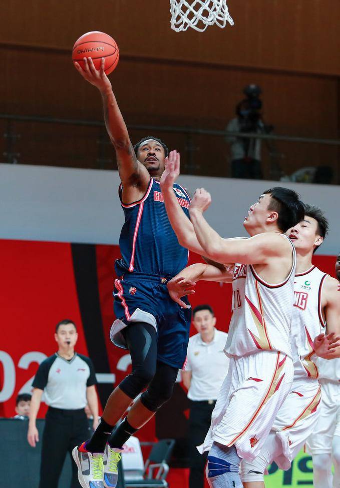 关于斯图加特训练开放日，国际比赛日刷新队史纪录引欢呼，CBA常规赛在即，身体对抗强度拉满的信息pg电子游戏